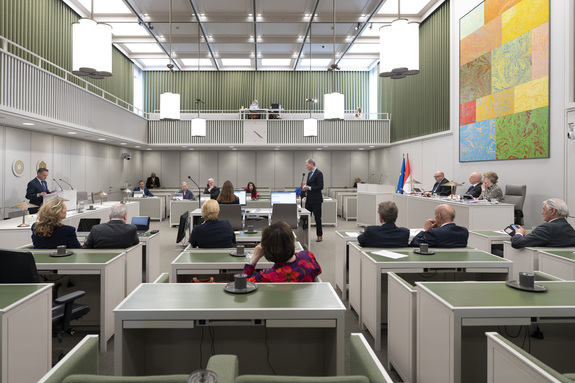 De plenaire zaal tijdens het debat