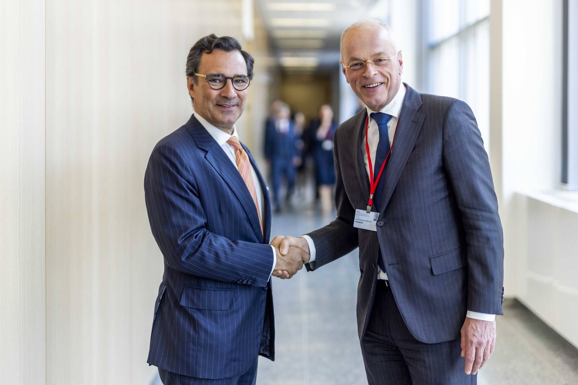 NAVO PA President Marcos Perestrello verwelkomt Jan Anthonie Bruijn