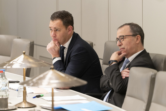 Minister Heinen en staatssecretaris Heijnen tijdens het debat op 18 november 2025