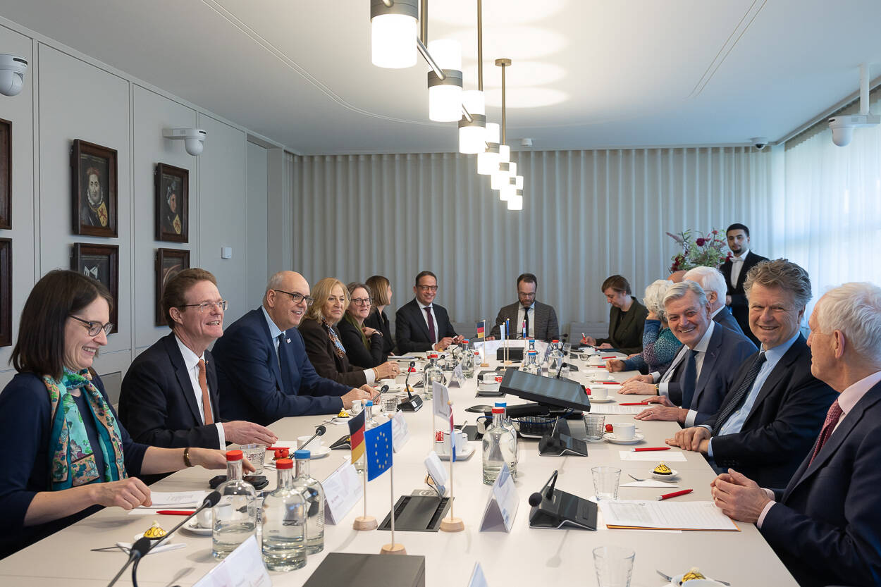 Voorzitter Bovenschulte in gesprek met Eerste Kamerleden