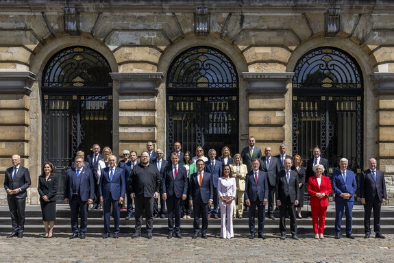Groepsfoto 70e verjaardag NAVO Parlementaire Assemblee